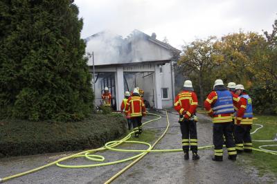 Vollbrand der Garage im Gemeindezentrum